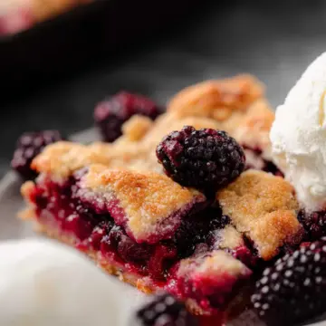 Easy Blackberry Cobbler