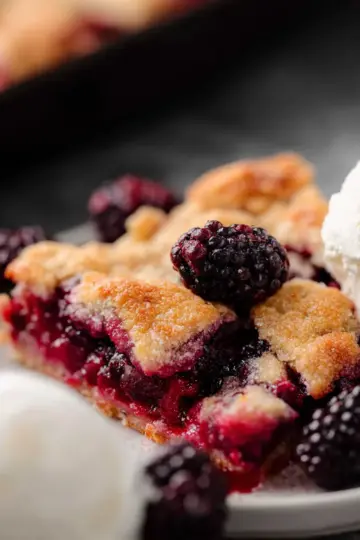 Easy Blackberry Cobbler
